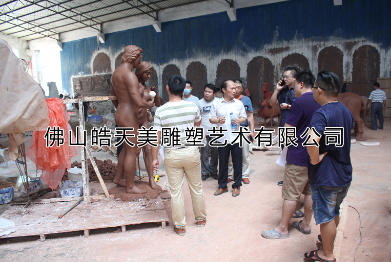 广州安华汇领导人考察指导工作，雕塑制作第一线！